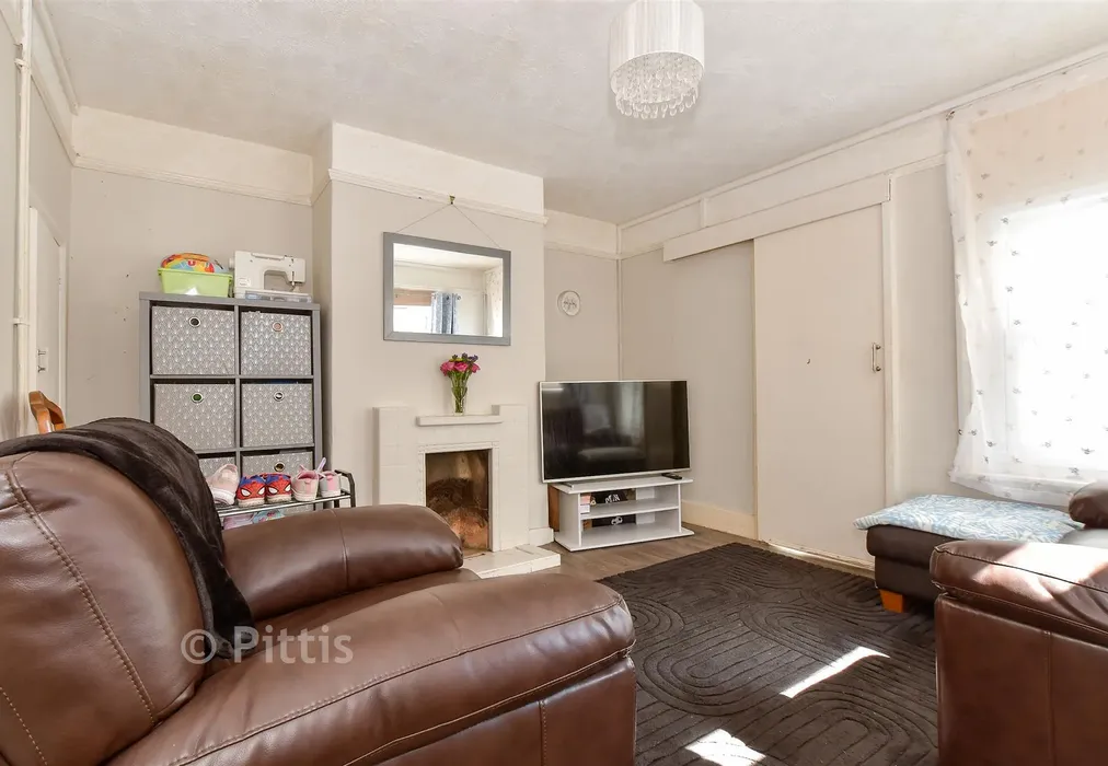 Sitting Room - Harding Road, Ryde, Isle of Wight - Wards of Kent