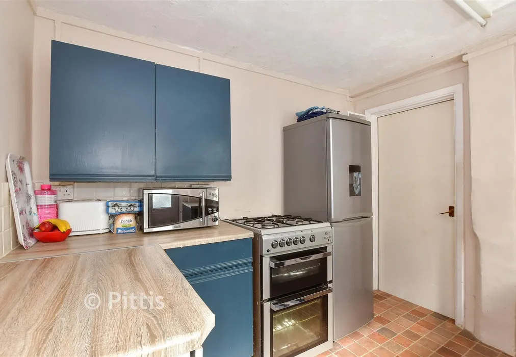 Kitchen - Harding Road, Ryde, Isle of Wight - Wards of Kent