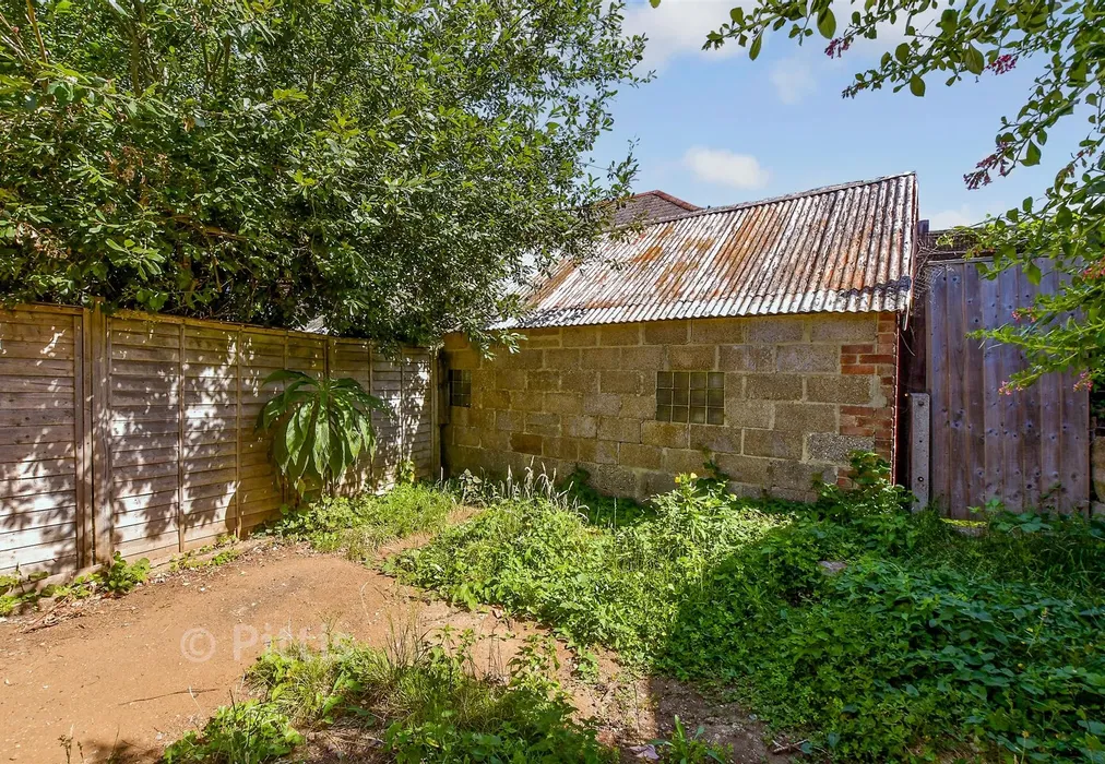 Rear Garden - Harding Road, Ryde, Isle of Wight - Wards of Kent