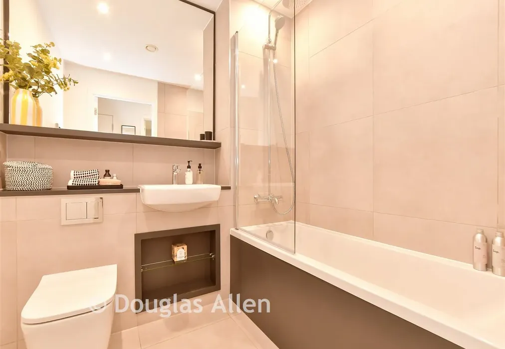 Bathroom Show Home - The Empire, Dagenham Green, Kent Avenue, Dagenham, Essex - Wards of Kent