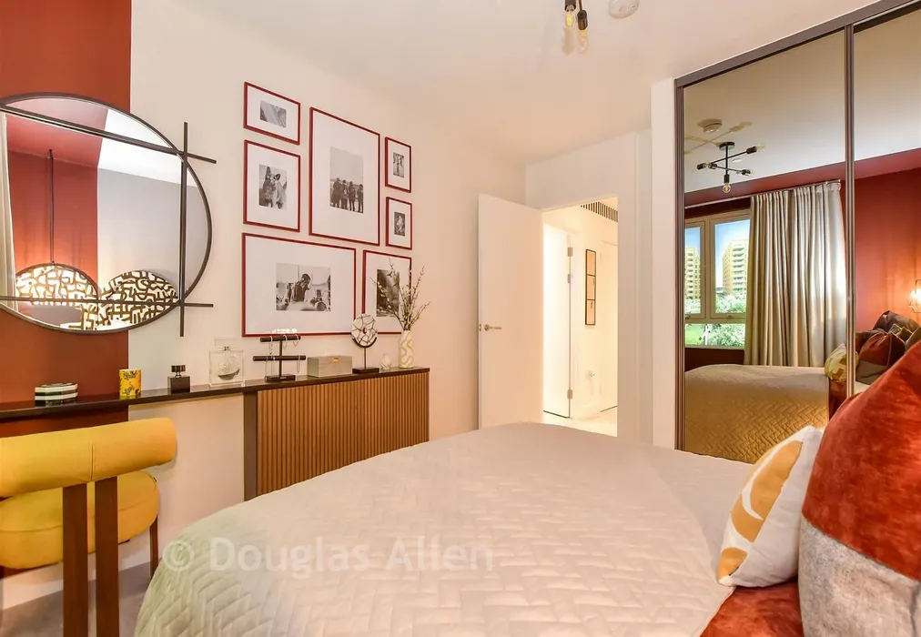 Bedroom Show Home - The Empire, Dagenham Green, Kent Avenue, Dagenham, Essex - Wards of Kent