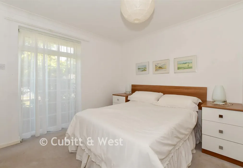 Bedroom 1 - Greenacres, Ashington, West Sussex - Wards of Kent