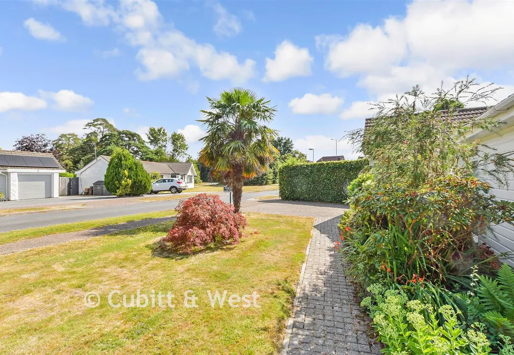 Front Garden - Greenacres, Ashington, West Sussex - Wards of Kent