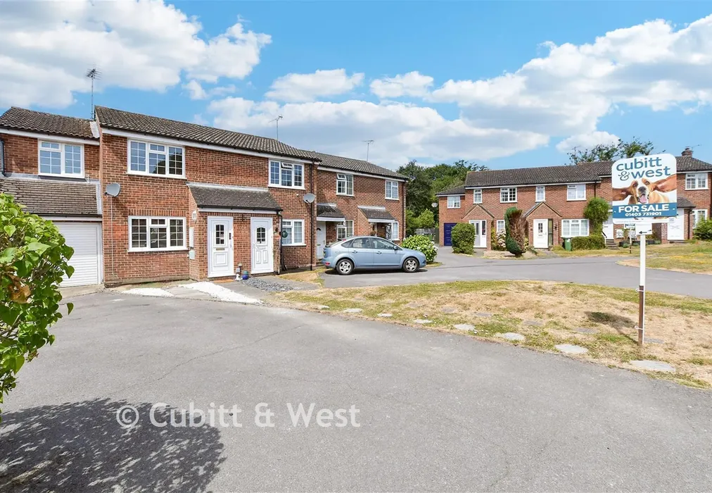 Hlo42 - Driveway/Parking - Timber Mill, Southwater, Horsham, West Sussex - Wards of Kent