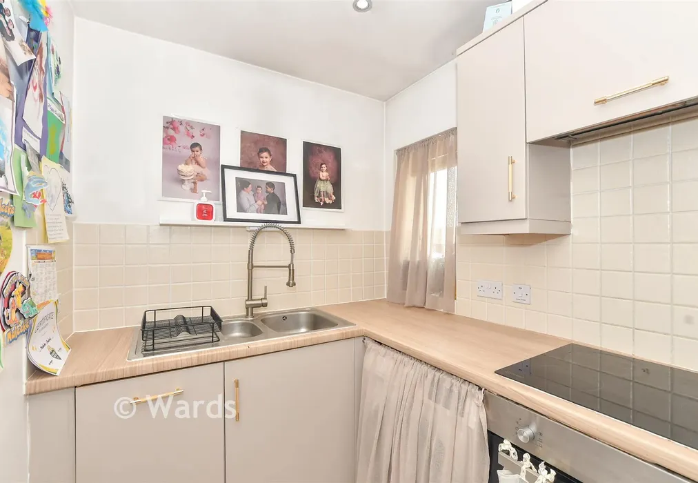 Kitchen - Bluebell Road, Kingsnorth, Ashford, Kent - Wards of Kent