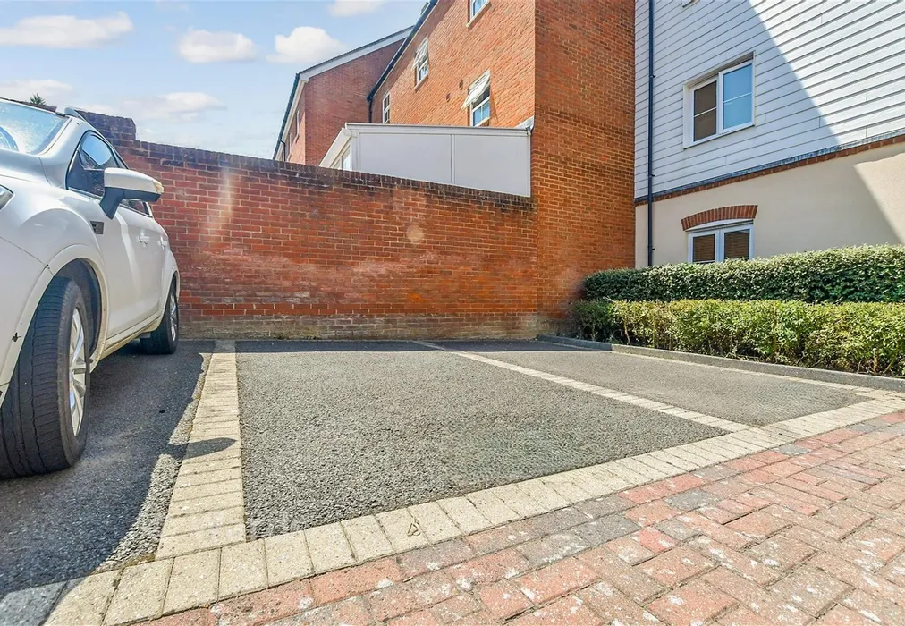Driveway/Parking - Bluebell Road, Kingsnorth, Ashford, Kent - Wards of Kent