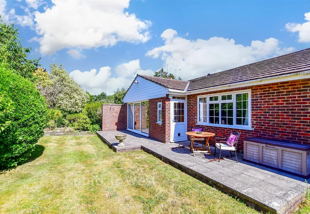 External Lifestyle Photograph - Duffield Lane, Woodmancote, Hampshire - Wards of Kent