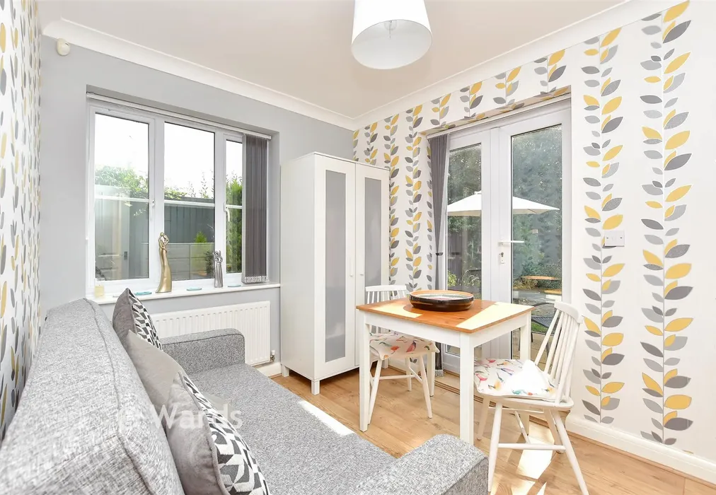 Dining Room - Lower Road, Faversham, Kent - Wards of Kent