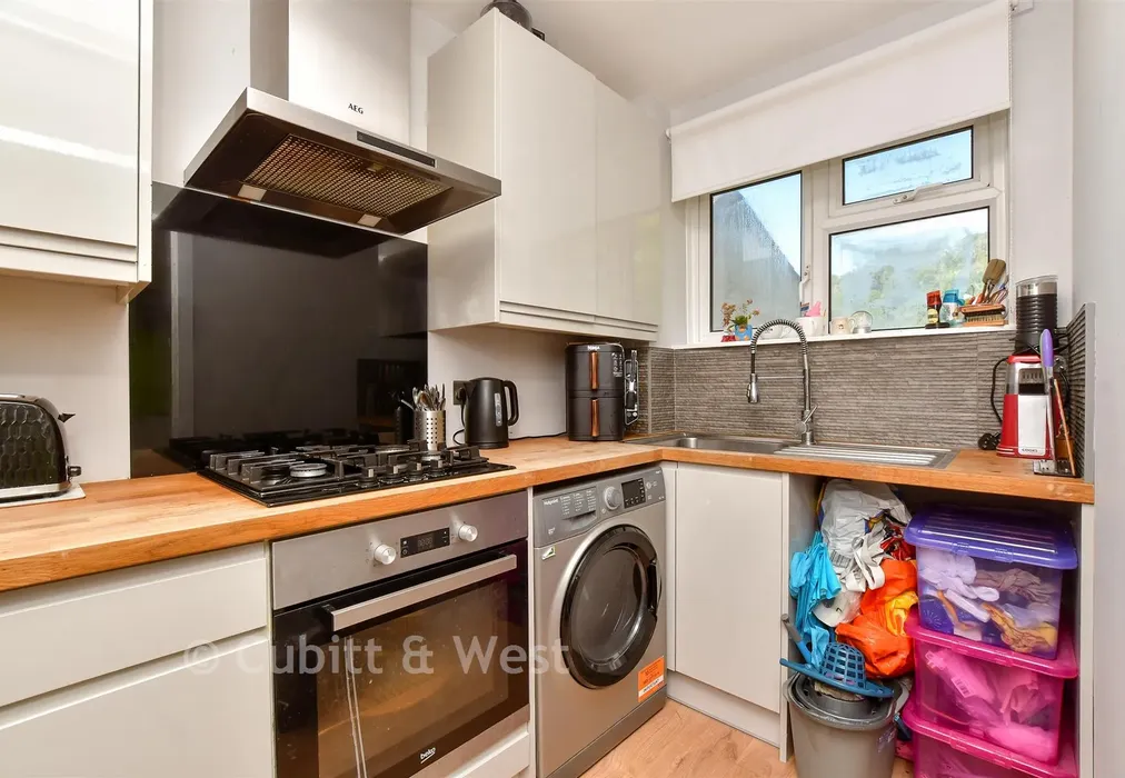 Kitchen - Croydon Road, Caterham, Surrey - Wards of Kent
