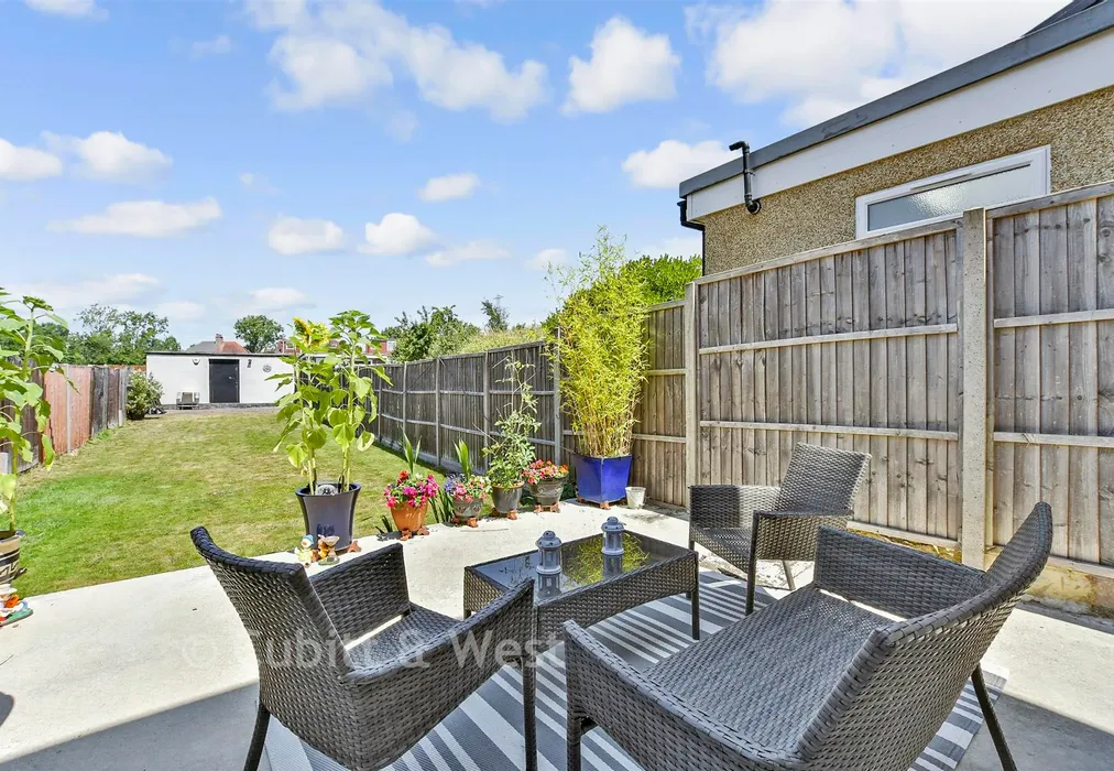 Rear Garden - Gander Green Lane, Sutton, Surrey - Wards of Kent