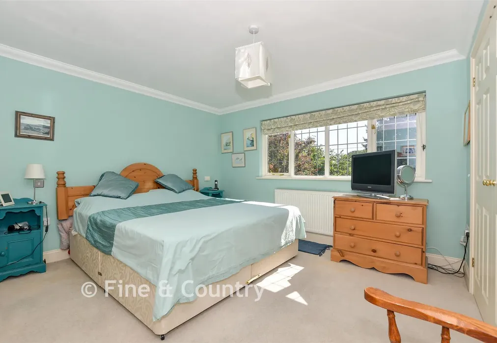 Bedroom 1 - Maidstone Road, Horsmonden, Kent - Wards of Kent