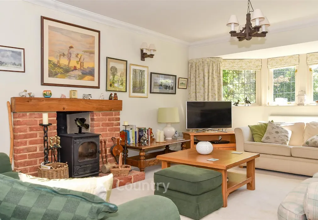 Internal Lifestyle Photograph - Maidstone Road, Horsmonden, Kent - Wards of Kent