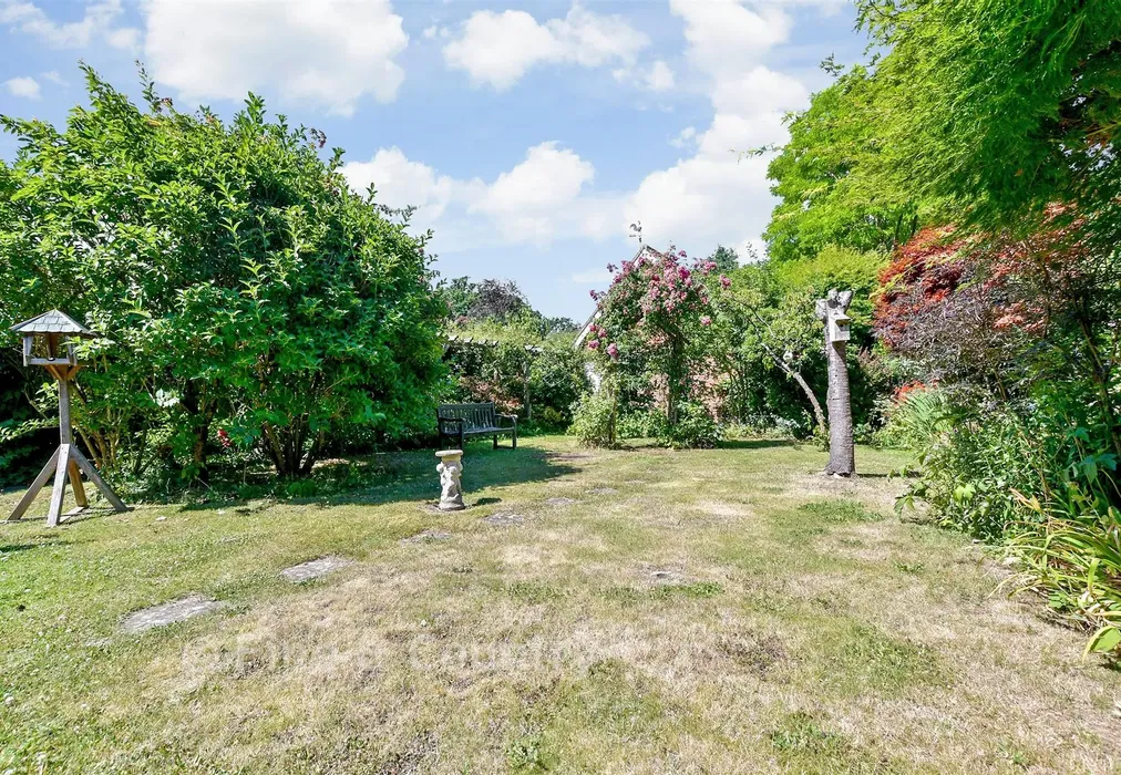 Rear Garden - Maidstone Road, Horsmonden, Kent - Wards of Kent