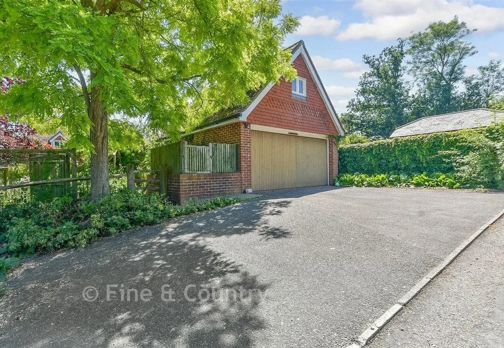 Driveway/Parking - Maidstone Road, Horsmonden, Kent - Wards of Kent