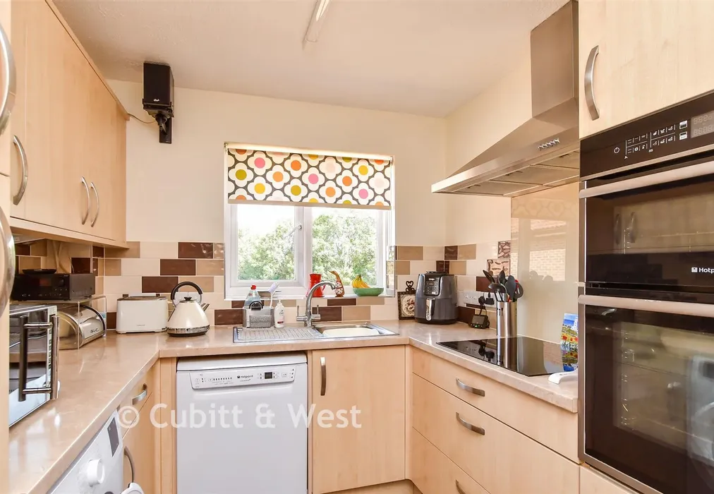 Kitchen - Goring Street, Goring-By-Sea, West Sussex - Wards of Kent
