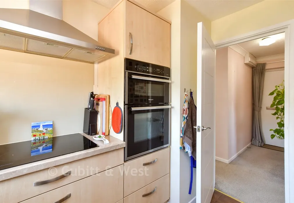 Kitchen - Goring Street, Goring-By-Sea, West Sussex - Wards of Kent