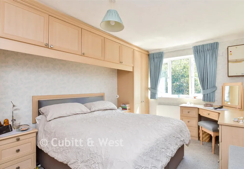 Bedroom 1 - Goring Street, Goring-By-Sea, West Sussex - Wards of Kent