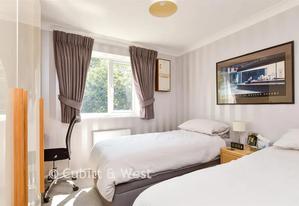 Bedroom 2 - Goring Street, Goring-By-Sea, West Sussex - Wards of Kent