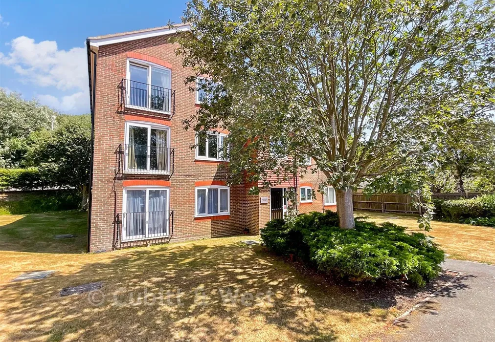 Front - Goring Street, Goring-By-Sea, West Sussex - Wards of Kent