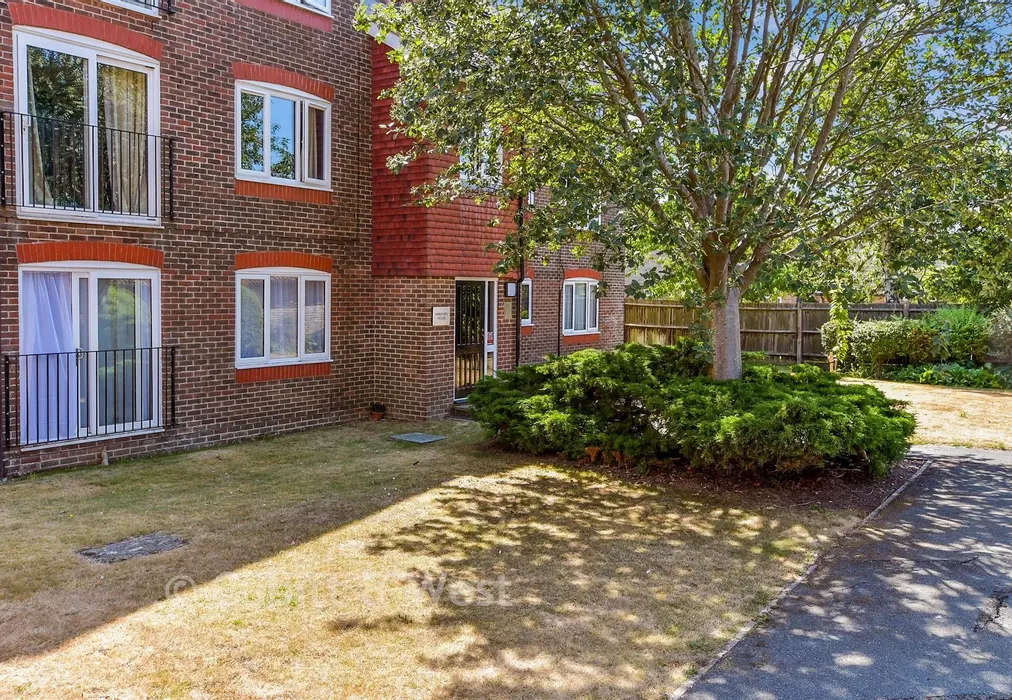 Communal Gardens - Goring Street, Goring-By-Sea, West Sussex - Wards of Kent