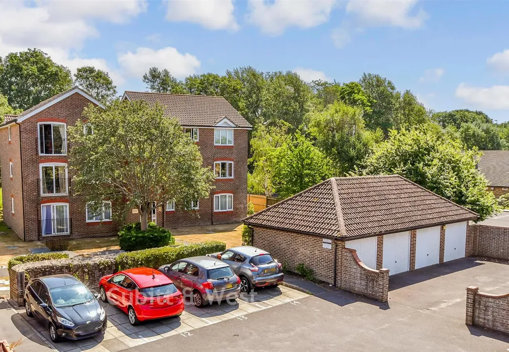 Driveway/Parking - Goring Street, Goring-By-Sea, West Sussex - Wards of Kent