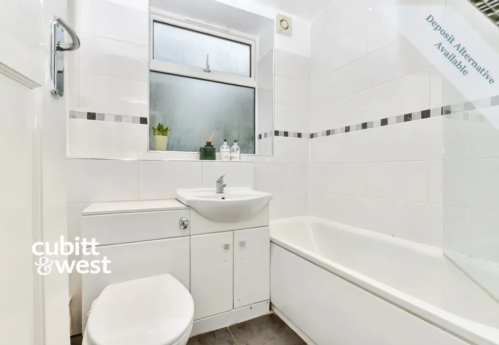 Bathroom - Carshalton Road Sutton SM1 - Wards of Kent