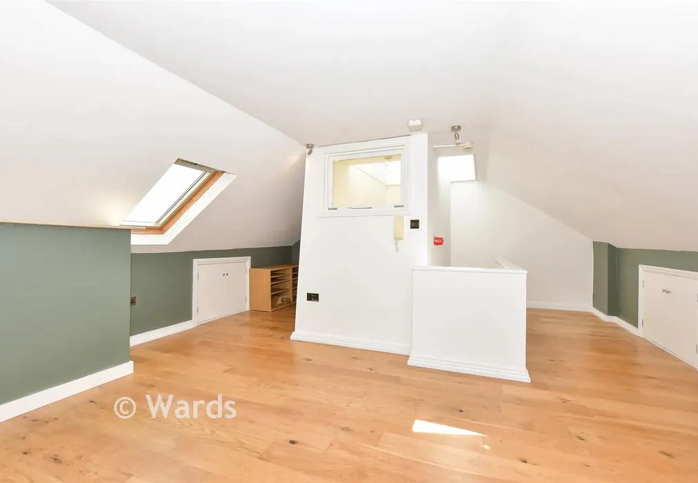Bedroom 1 - Marine Parade, Folkestone, Kent - Wards of Kent