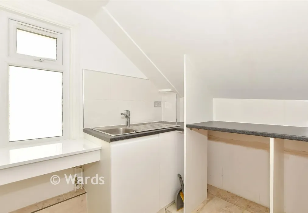En-Suite Bathroom - Marine Parade, Folkestone, Kent - Wards of Kent