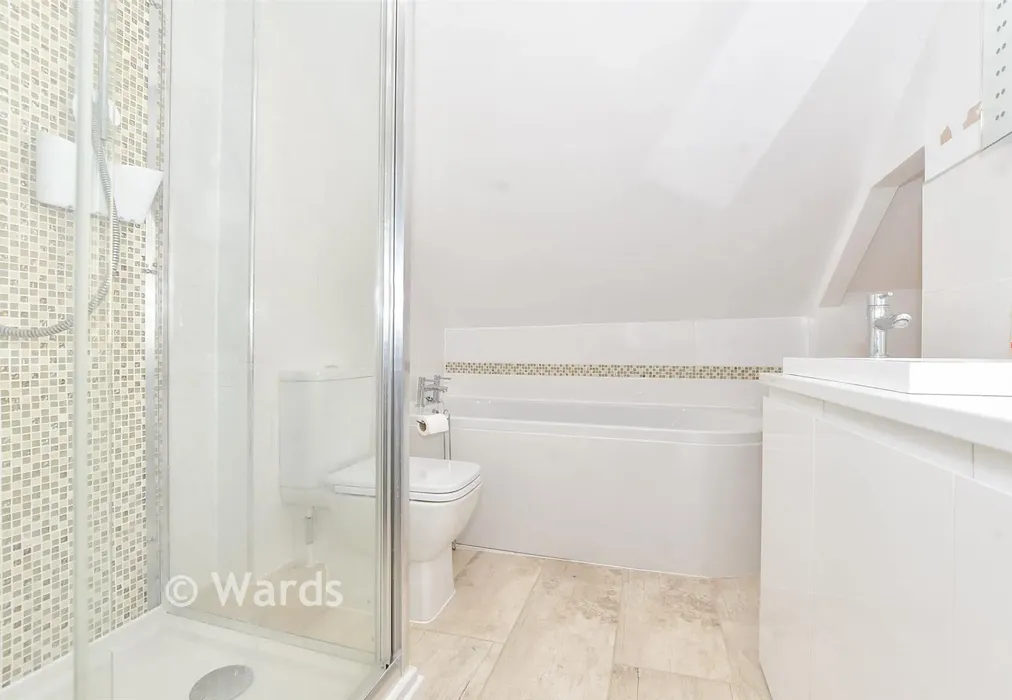 En-Suite Bathroom - Marine Parade, Folkestone, Kent - Wards of Kent