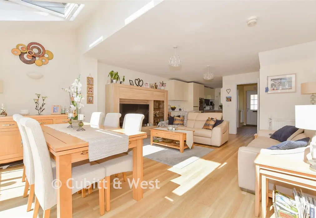 Lounge/Kitchen - Heydon Way, Broadbridge Heath, West Sussex - Wards of Kent