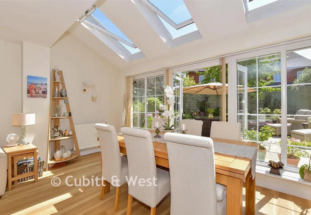 Lounge/Kitchen - Heydon Way, Broadbridge Heath, West Sussex - Wards of Kent
