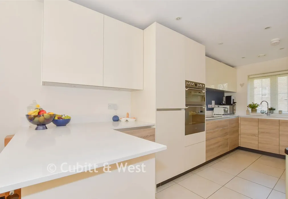 Lounge/Kitchen - Heydon Way, Broadbridge Heath, West Sussex - Wards of Kent