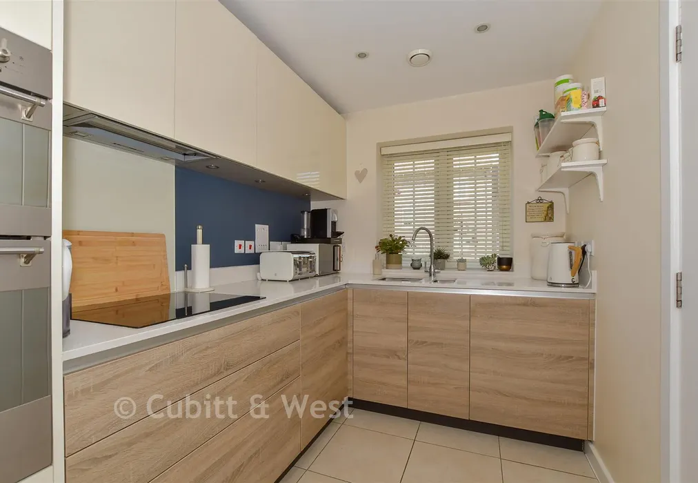 Lounge/Kitchen - Heydon Way, Broadbridge Heath, West Sussex - Wards of Kent