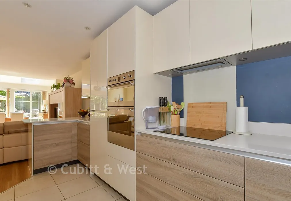 Lounge/Kitchen - Heydon Way, Broadbridge Heath, West Sussex - Wards of Kent