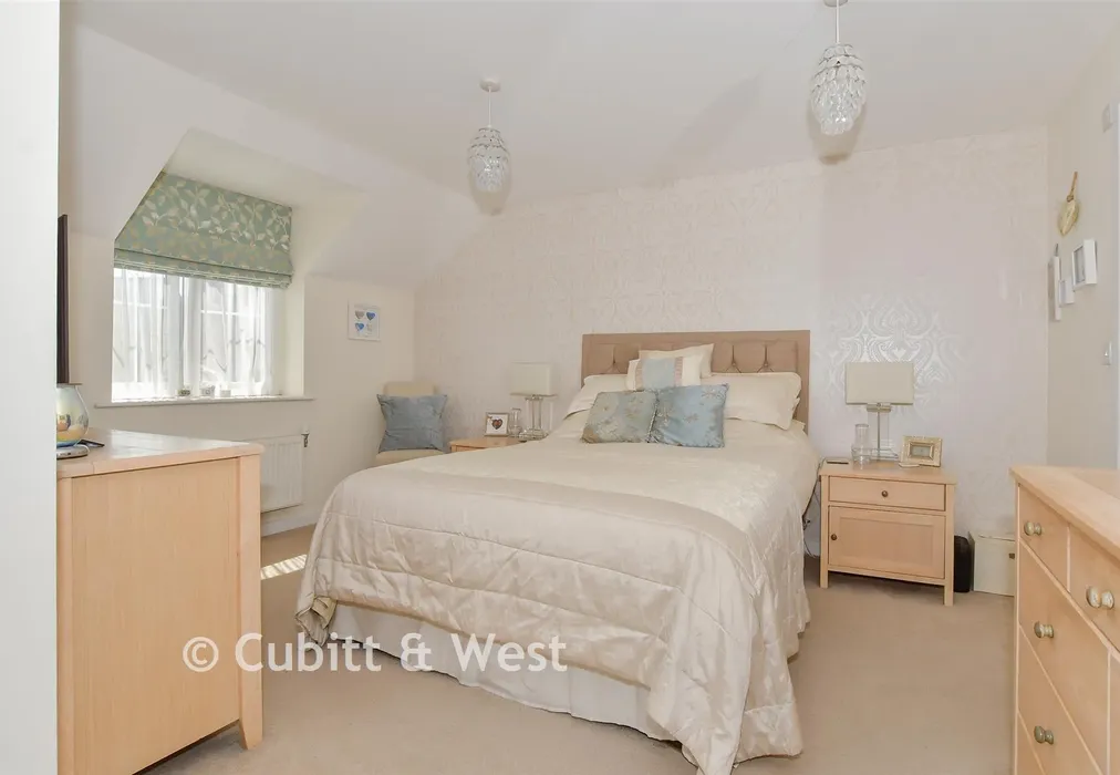 Bedroom 1 - Heydon Way, Broadbridge Heath, West Sussex - Wards of Kent