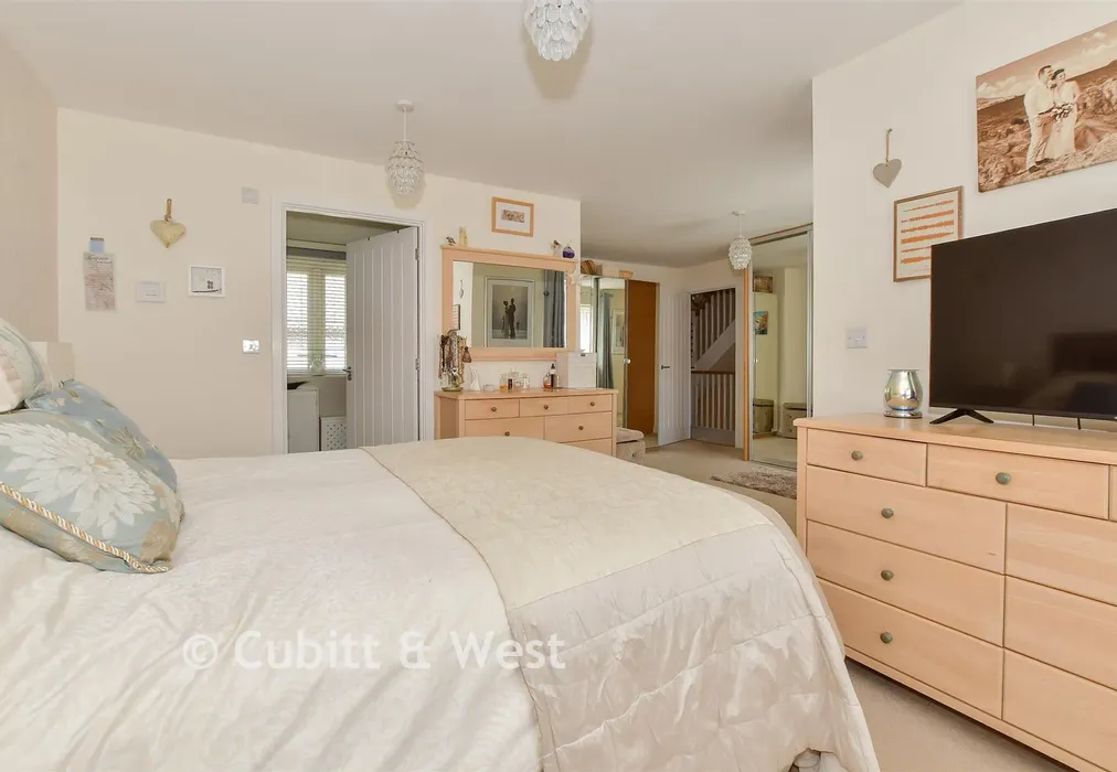 Bedroom 1 - Heydon Way, Broadbridge Heath, West Sussex - Wards of Kent