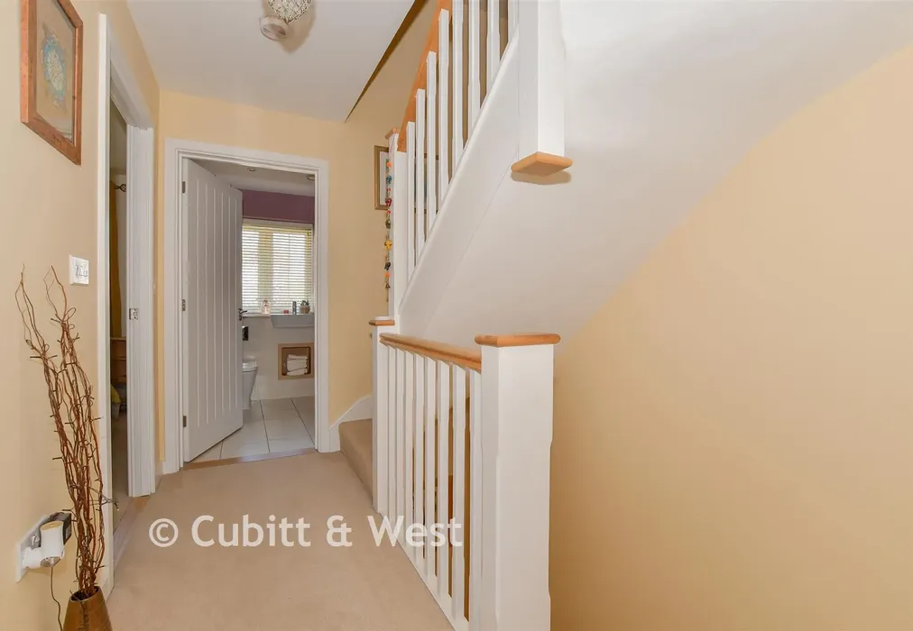 Landing - Heydon Way, Broadbridge Heath, West Sussex - Wards of Kent