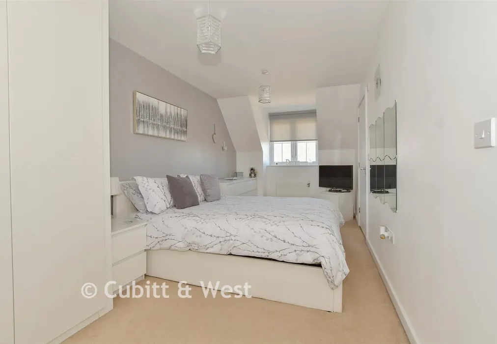 Bedroom 2 - Heydon Way, Broadbridge Heath, West Sussex - Wards of Kent