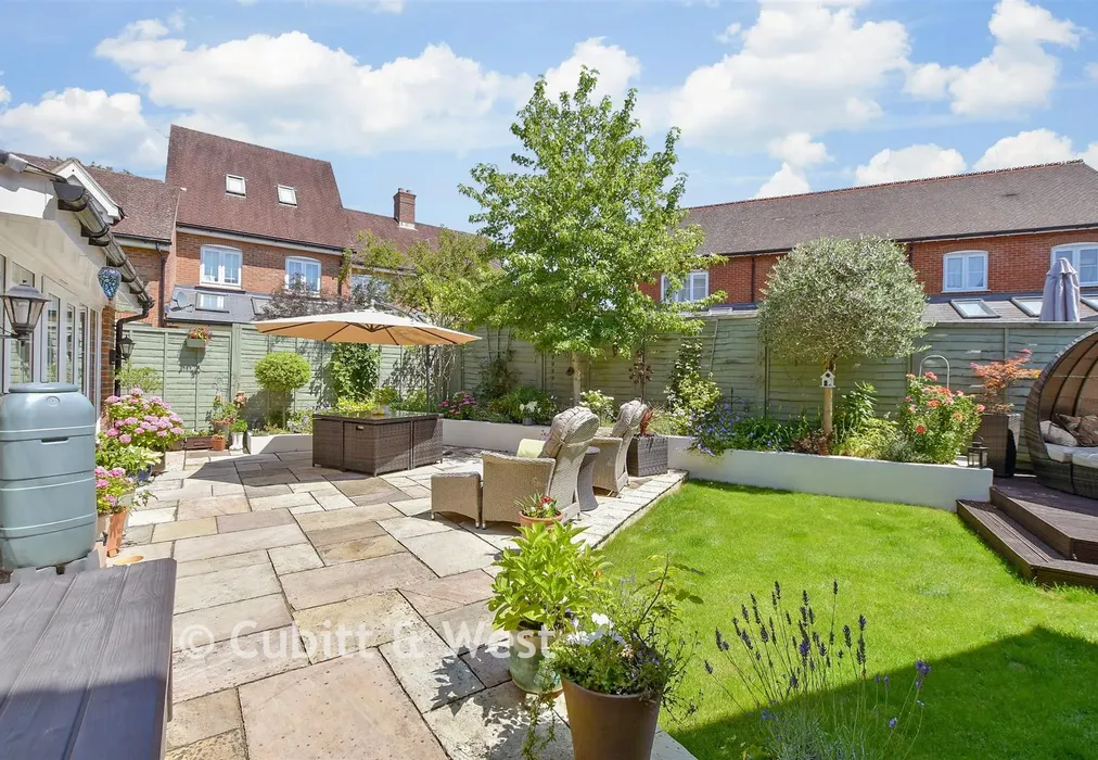Rear Garden - Heydon Way, Broadbridge Heath, West Sussex - Wards of Kent