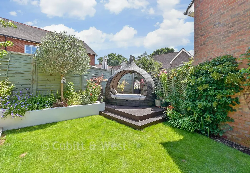 Rear Garden - Heydon Way, Broadbridge Heath, West Sussex - Wards of Kent