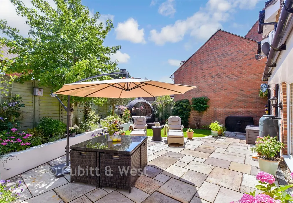 Rear Garden - Heydon Way, Broadbridge Heath, West Sussex - Wards of Kent
