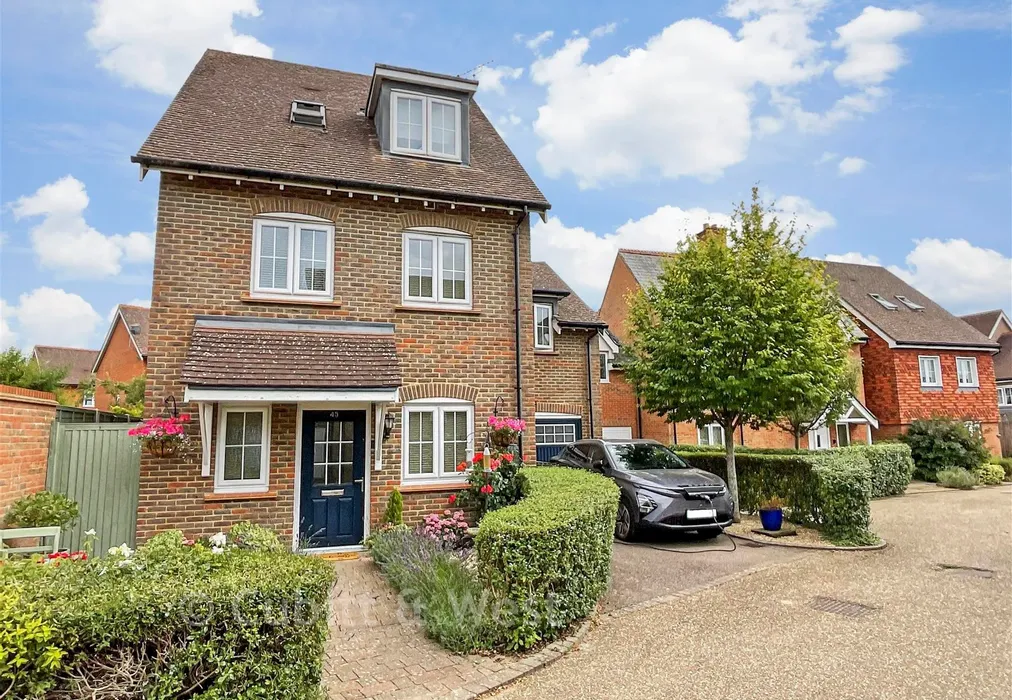 Front. - Heydon Way, Broadbridge Heath, West Sussex - Wards of Kent