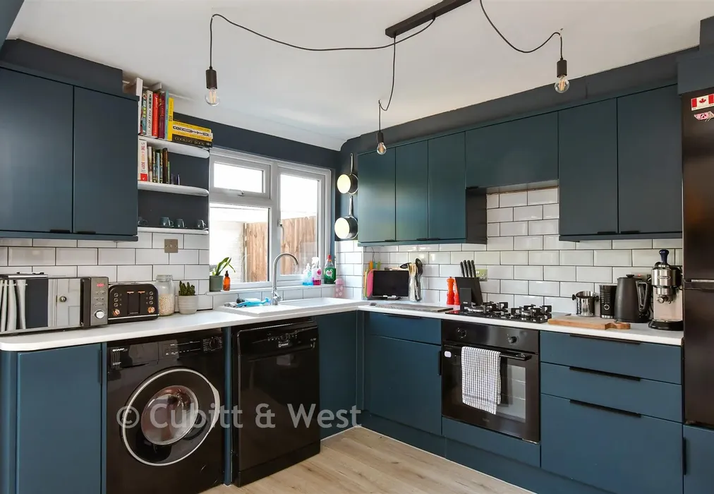 Kitchen - Broyle Close, Ringmer, Lewes, East Sussex - Wards of Kent