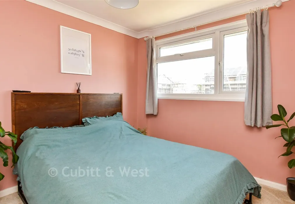 Bedroom 1 - Broyle Close, Ringmer, Lewes, East Sussex - Wards of Kent