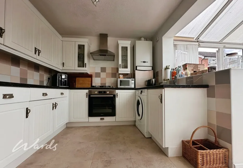 Kitchen - Longham Copse Downswood Maidstone ME15 8TW - Wards of Kent