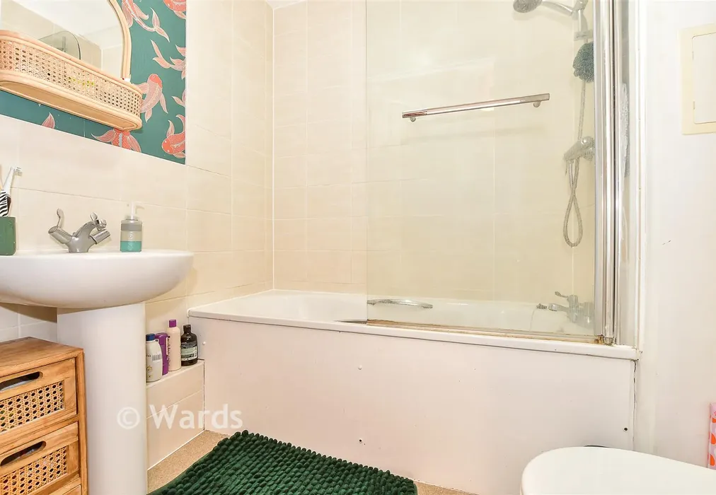 Bathroom - Crabapple Road, Tonbridge, Kent - Wards of Kent