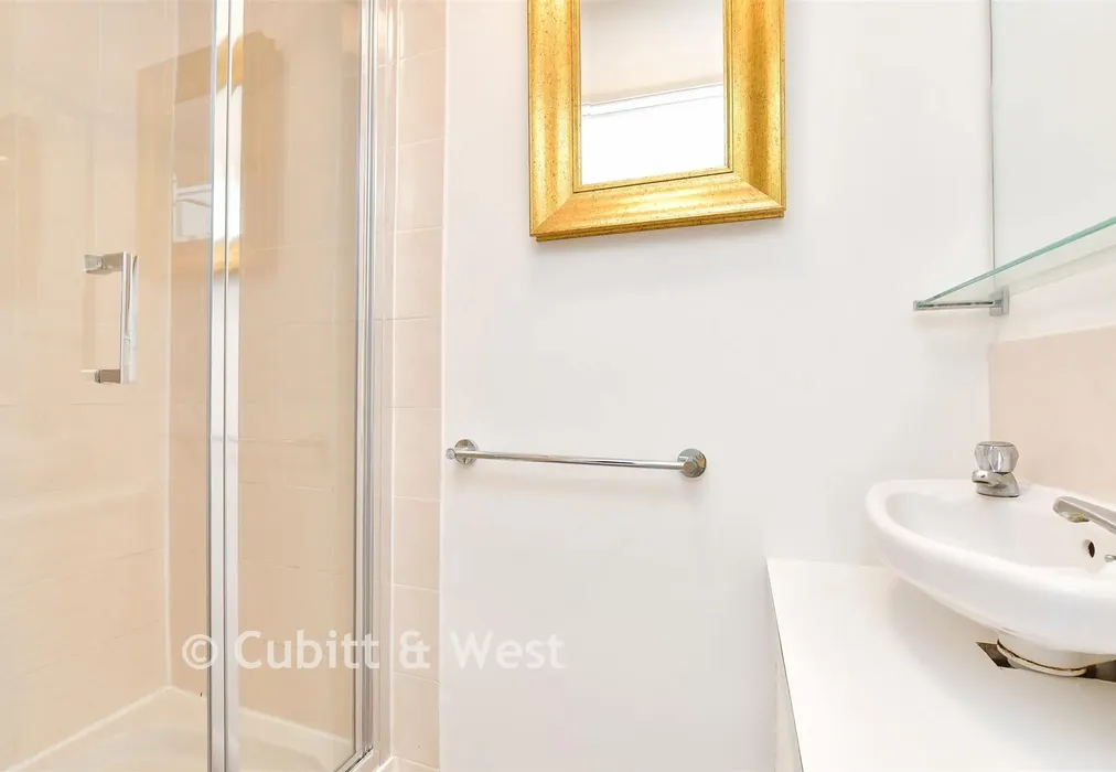 En-Suite Shower Room - Stanley Road, Sutton, Surrey - Wards of Kent