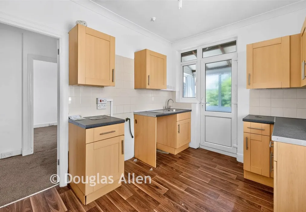kitchen - Crystal Avenue, Hornchurch, Essex - Wards of Kent