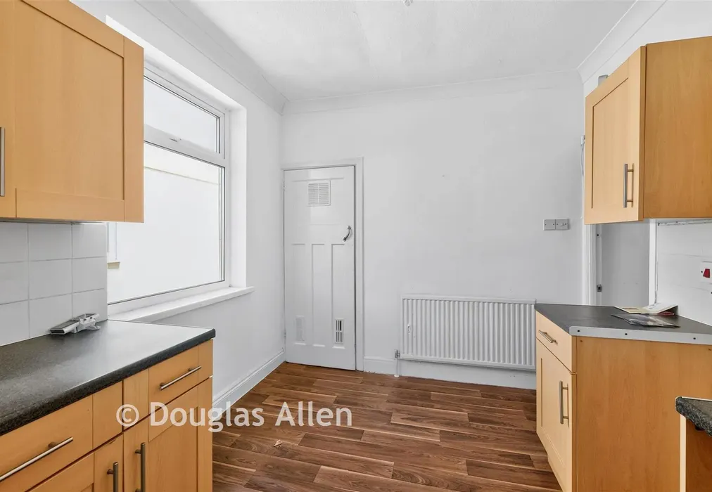 Kitchen - Crystal Avenue, Hornchurch, Essex - Wards of Kent