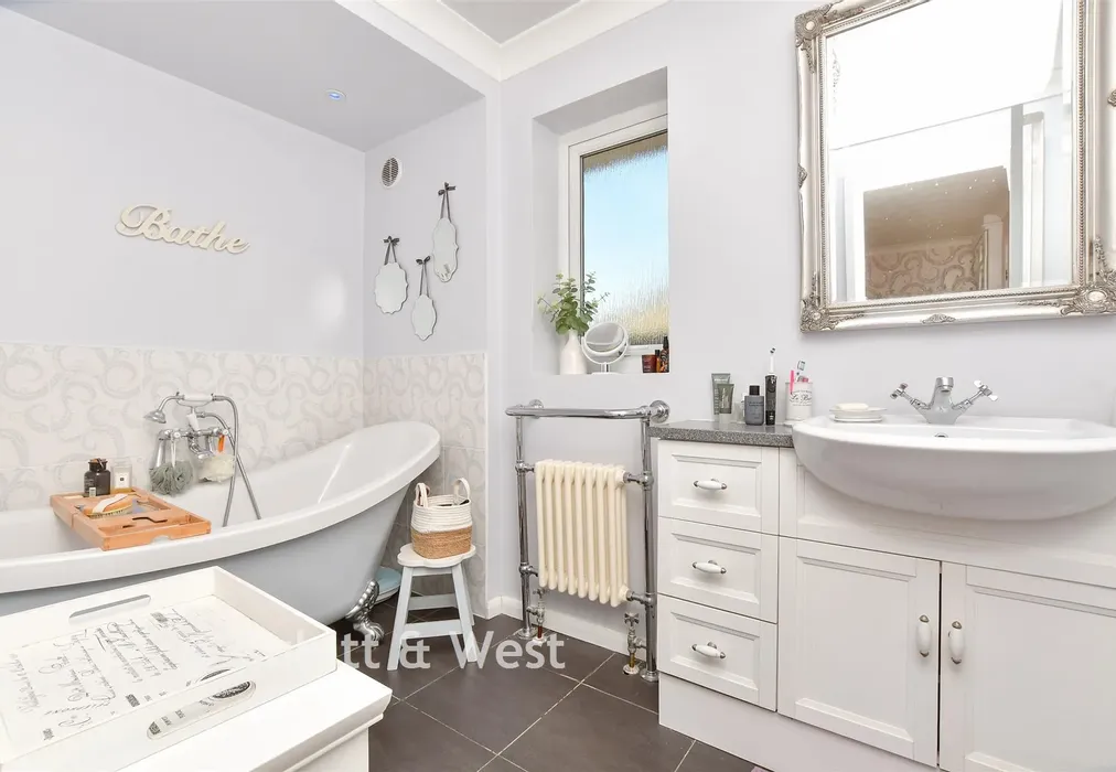 En-Suite Bathroom - Christy Road, Biggin Hill, Kent - Wards of Kent